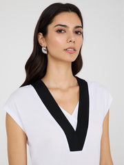 Contrast V-Neck Crepe Knit Top