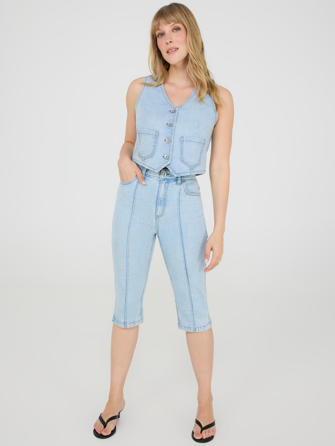 Front Pintuck Denim Capri Pants