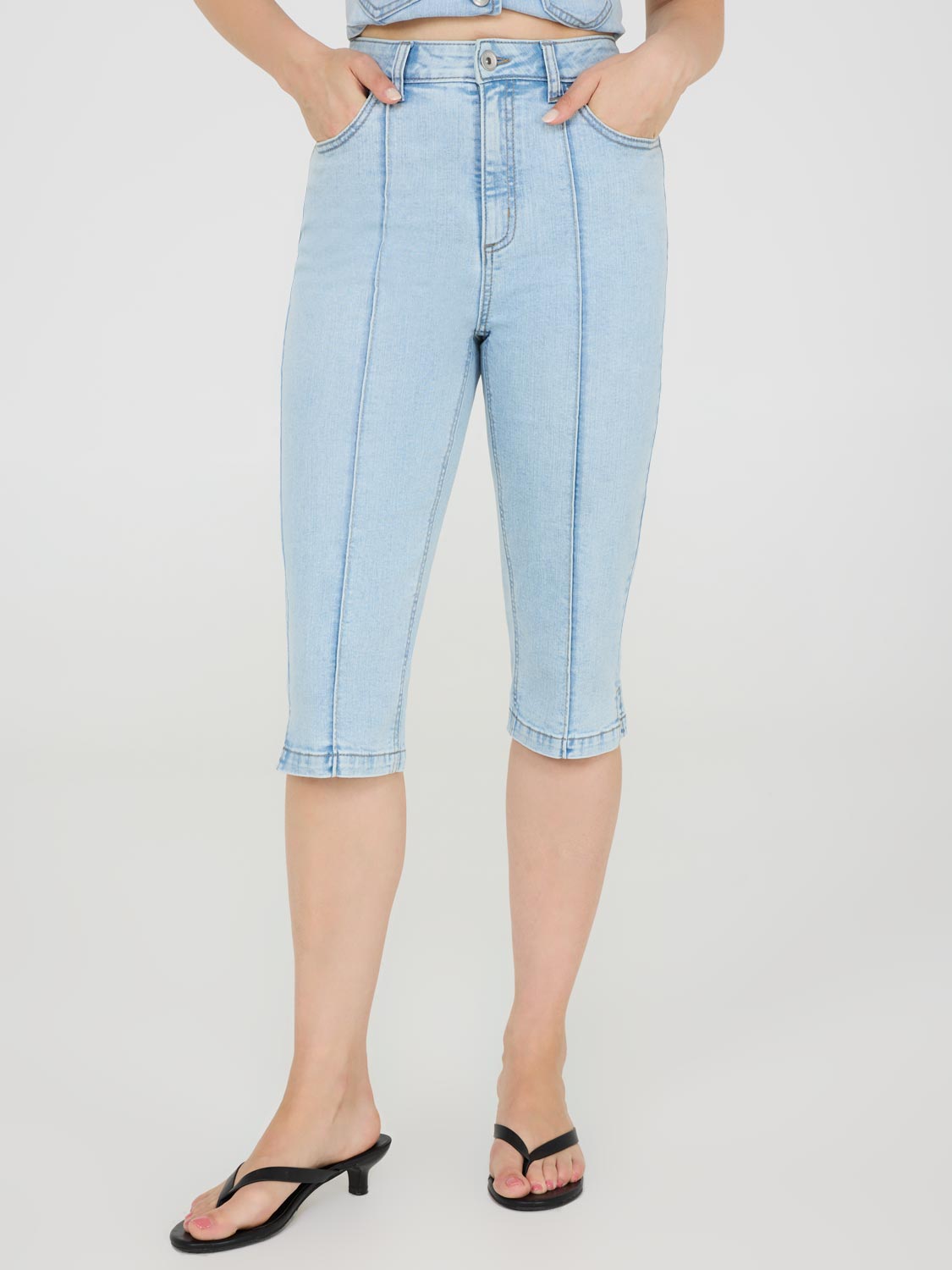 Front Pintuck Denim Capri Pants